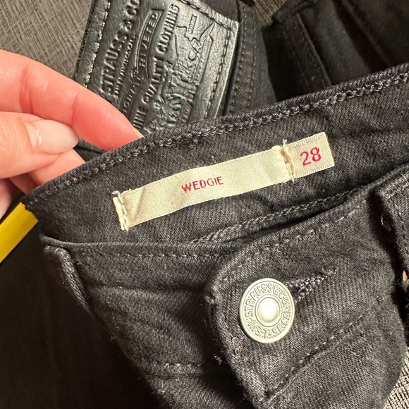 LEVIS WEDGIE denim cropped - Picture 3 of 3